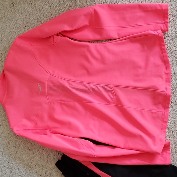 Saucony Running Outfit - Picture 6 of 6